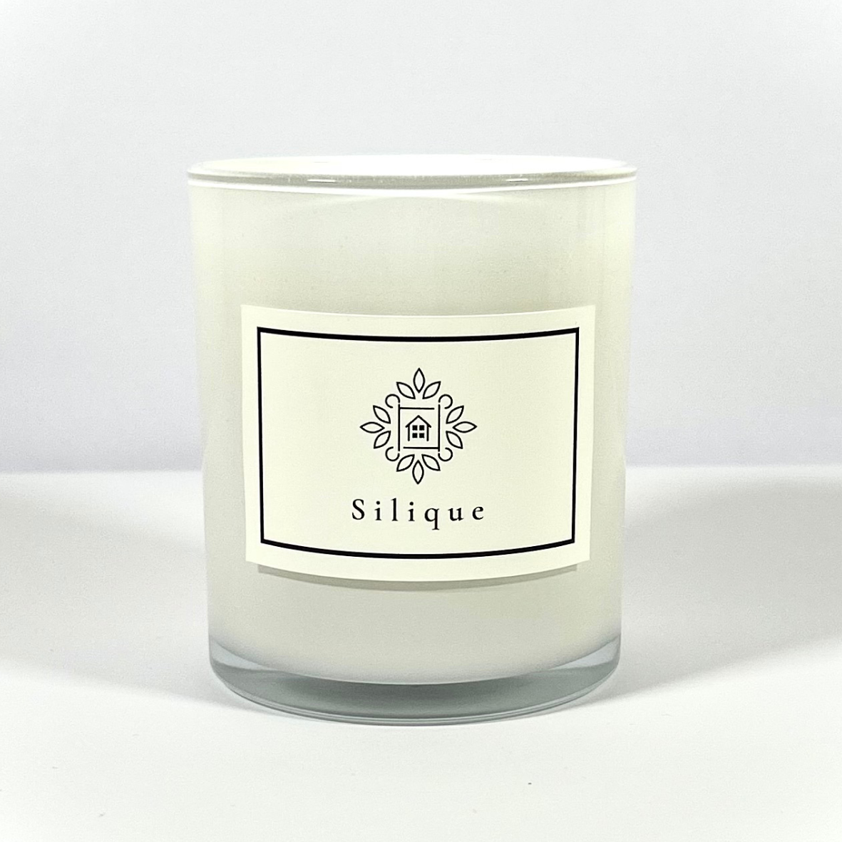 Classics collection -White-Black plum & Rhubarb Scented Candle Silique